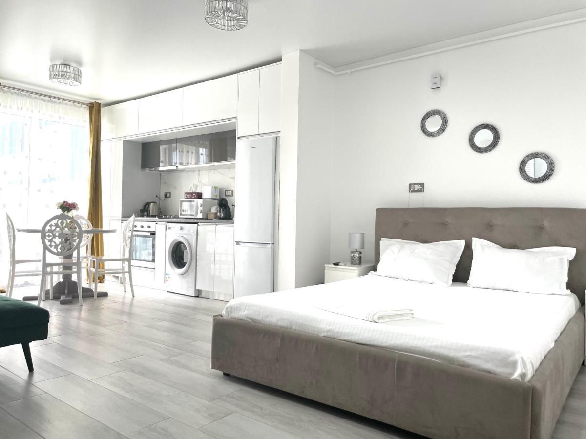 Dominic 2 Beds 1 Sofa Parking Pool Apartament By Alezzi Nord10 Appartement Năvodari Buitenkant foto