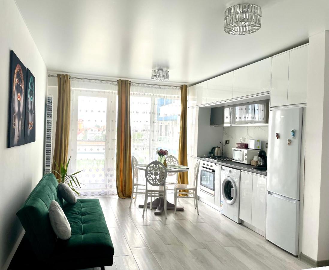 Dominic 2 Beds 1 Sofa Parking Pool Apartament By Alezzi Nord10 Appartement Năvodari Buitenkant foto