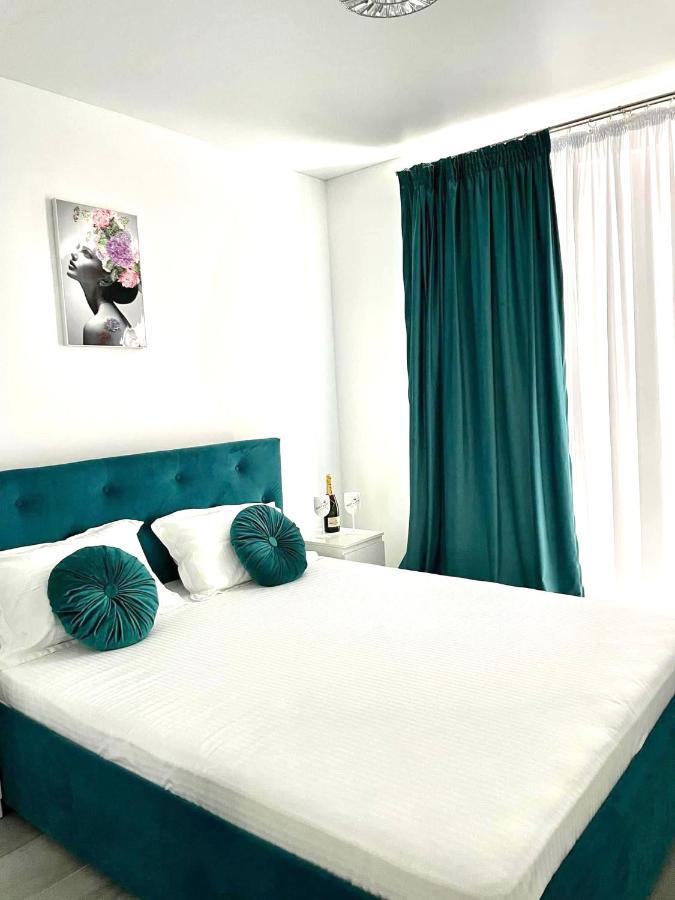 Dominic 2 Beds 1 Sofa Parking Pool Apartament By Alezzi Nord10 Appartement Năvodari Buitenkant foto