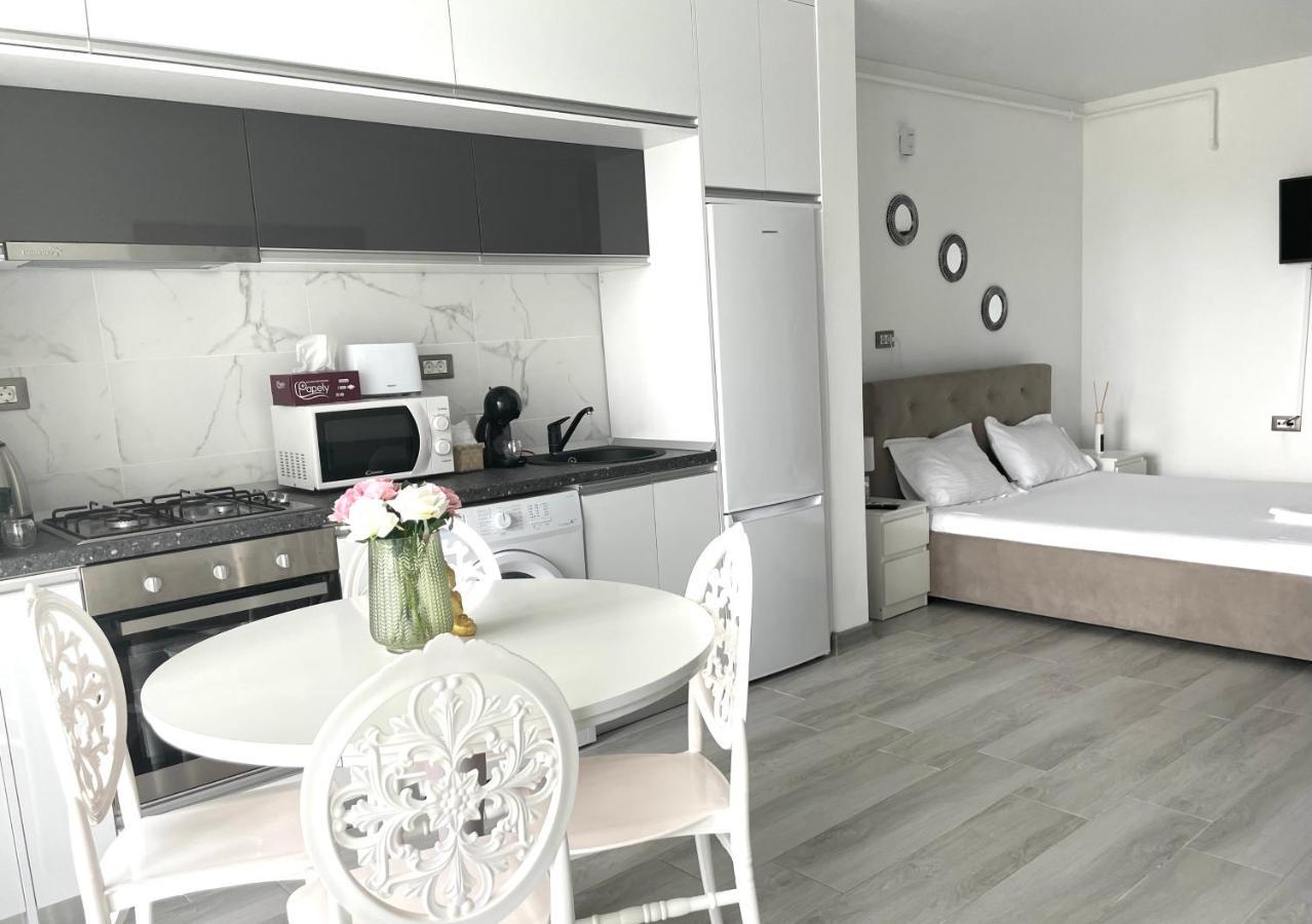 Dominic 2 Beds 1 Sofa Parking Pool Apartament By Alezzi Nord10 Appartement Năvodari Buitenkant foto