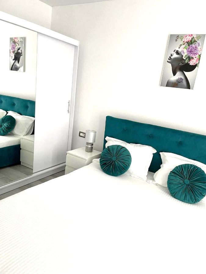 Dominic 2 Beds 1 Sofa Parking Pool Apartament By Alezzi Nord10 Appartement Năvodari Buitenkant foto